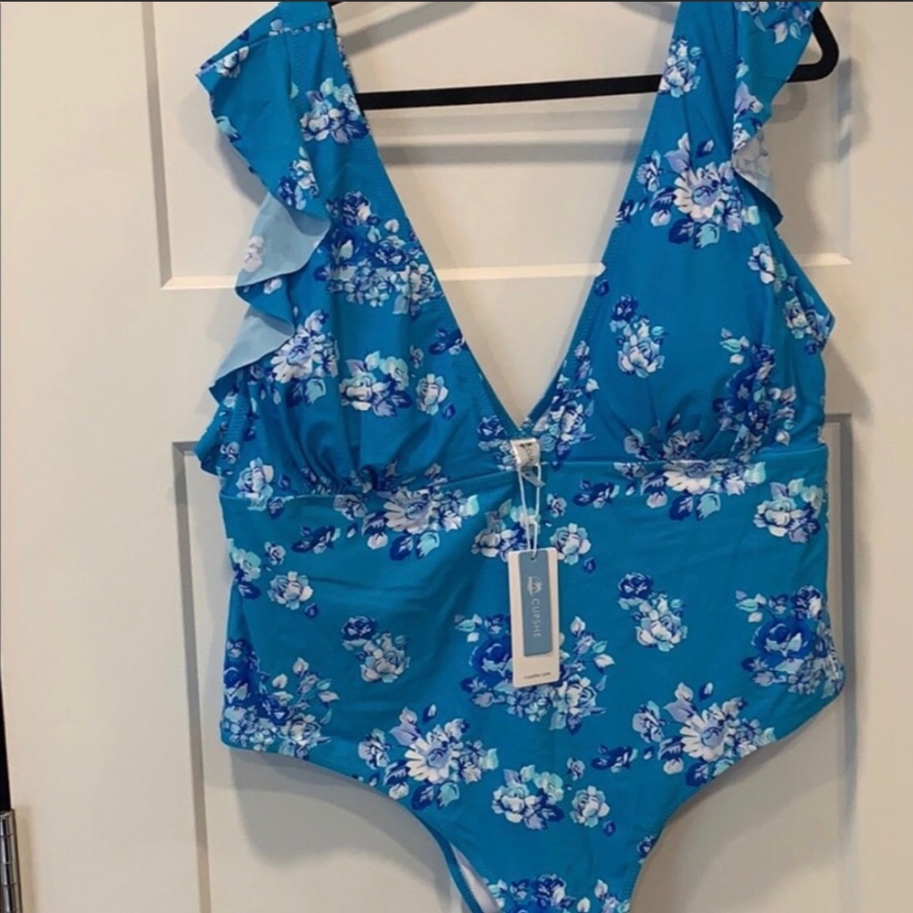 CUPSHE Swimsuite. Very flattering & super cute.